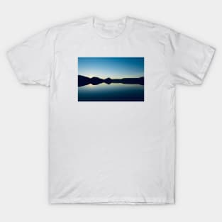 Clear lines in the water / Swiss Artwork Photography T-Shirt